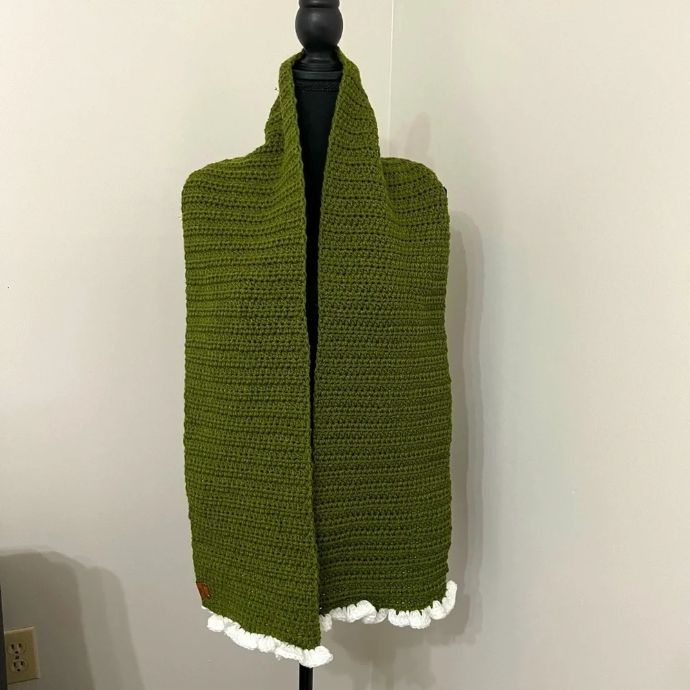 NWT KNANA KNOTS. Crochet scarf, forest green with white ruffle ends